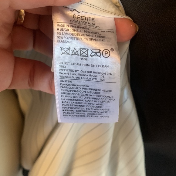 Banana Republic black single breasted blazer in 6 petite - Picture 8 of 8